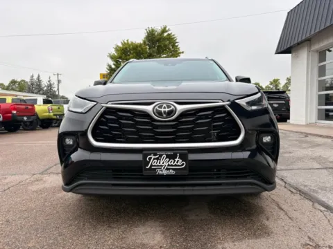 Another view of 2021 Toyota Highlander XLE Sport Utility 4D for sale in Fremont, NE at Tailgate Motor Co. (Fremont North)