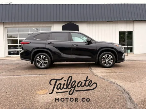 Black 2021 Toyota Highlander XLE Sport Utility 4D for sale in Fremont, NE