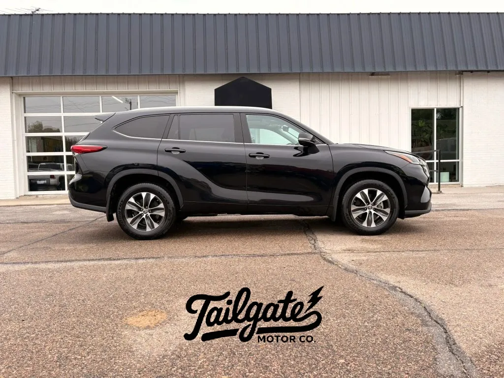Black 2021 Toyota Highlander XLE Sport Utility 4D for sale in Fremont, NE