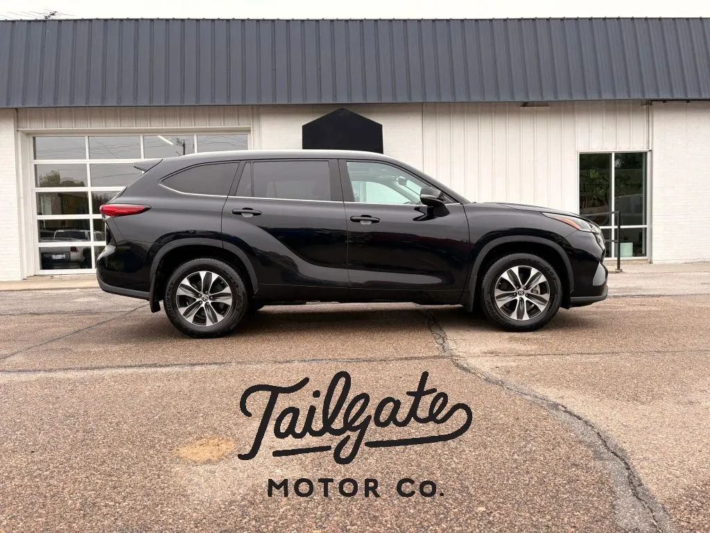 Black 2021 Toyota Highlander XLE Sport Utility 4D for sale in Fremont, NE