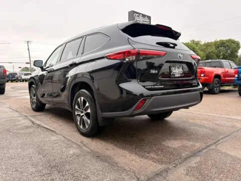 More photos of 2021 Toyota Highlander XLE Sport Utility 4D at Tailgate Motor Co. (Fremont North), NE