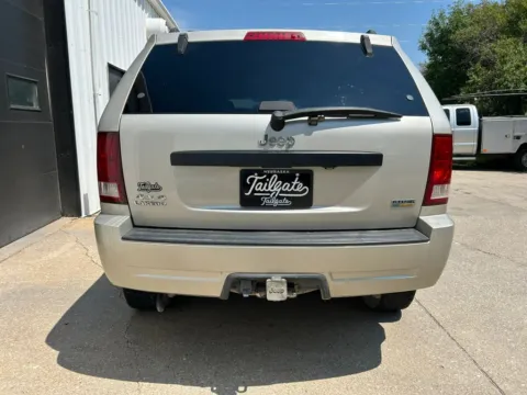 More photos of 2007 Jeep Grand Cherokee Laredo Sport Utility 4D at Tailgate Motor Co. (Fremont North), NE