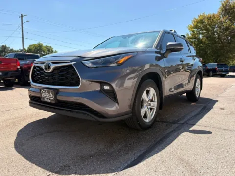 More photos of 2022 Toyota Highlander LE Sport Utility 4D at Tailgate Motor Co. (Fremont North), NE