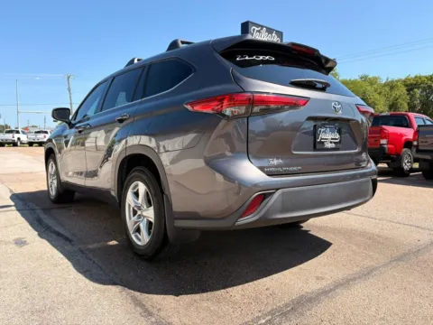 More photos of 2022 Toyota Highlander LE Sport Utility 4D at Tailgate Motor Co. (Fremont North), NE