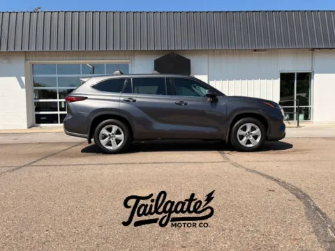 Gray 2022 Toyota Highlander LE Sport Utility 4D for sale in Fremont, NE
