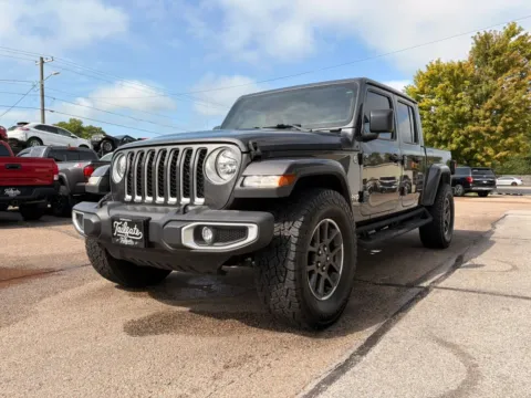 More photos of 2023 Jeep Gladiator Overland Pickup 4D 5 ft at Tailgate Motor Co. (Fremont North), NE
