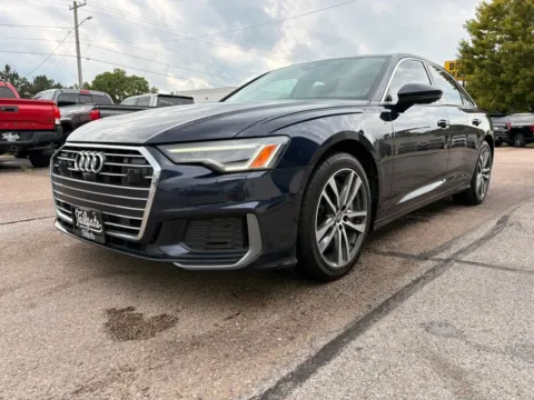 More photos of 2025 Hyundai Venue SEL Sport Utility 4D at Tailgate Motor Co. (Fremont North), NE