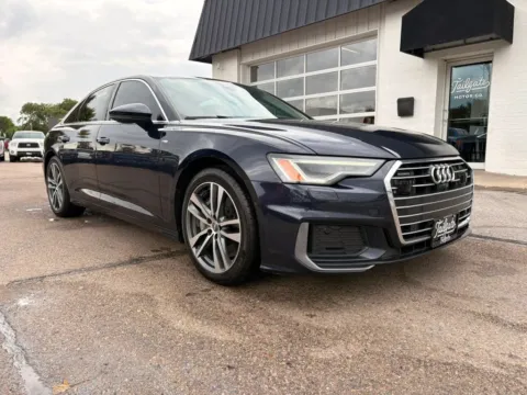 Photos of 2025 Hyundai Venue SEL Sport Utility 4D for sale in Fremont, NE at Tailgate Motor Co. (Fremont North)