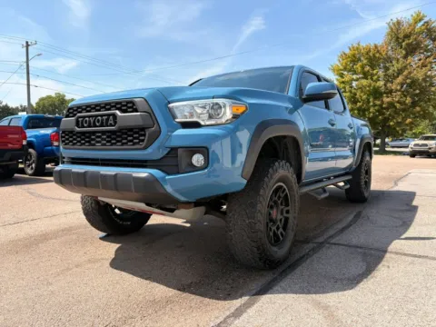 More photos of 2019 Toyota Tacoma Double Cab TRD Off-Road Pickup 4D 5 ft at Tailgate Motor Co. (Fremont North), NE
