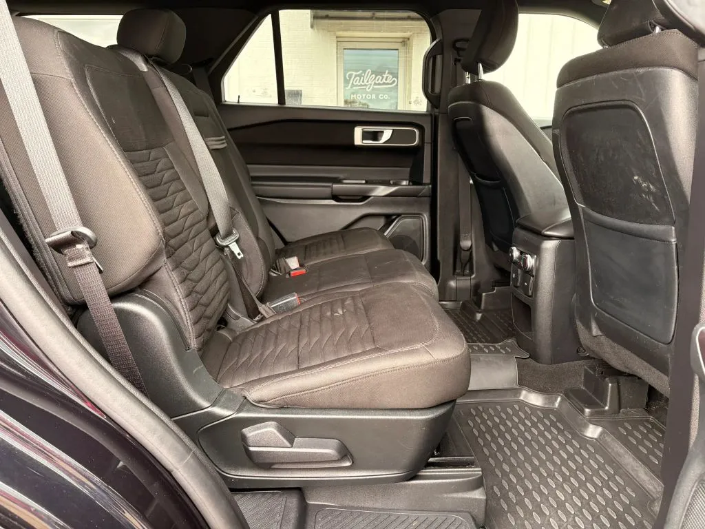Ford Explorer photo 11