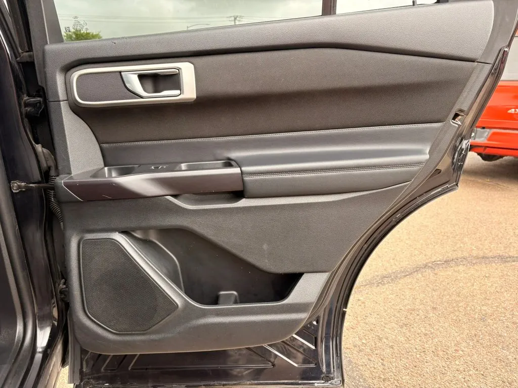 Ford Explorer photo 10