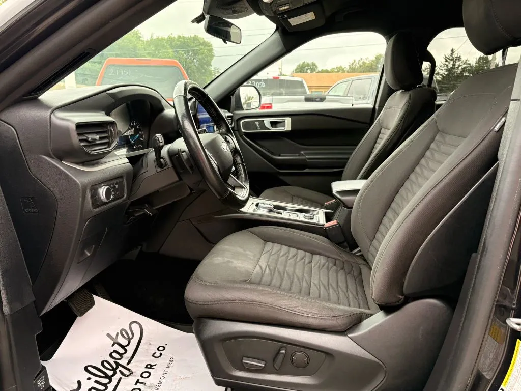 Ford Explorer photo 17
