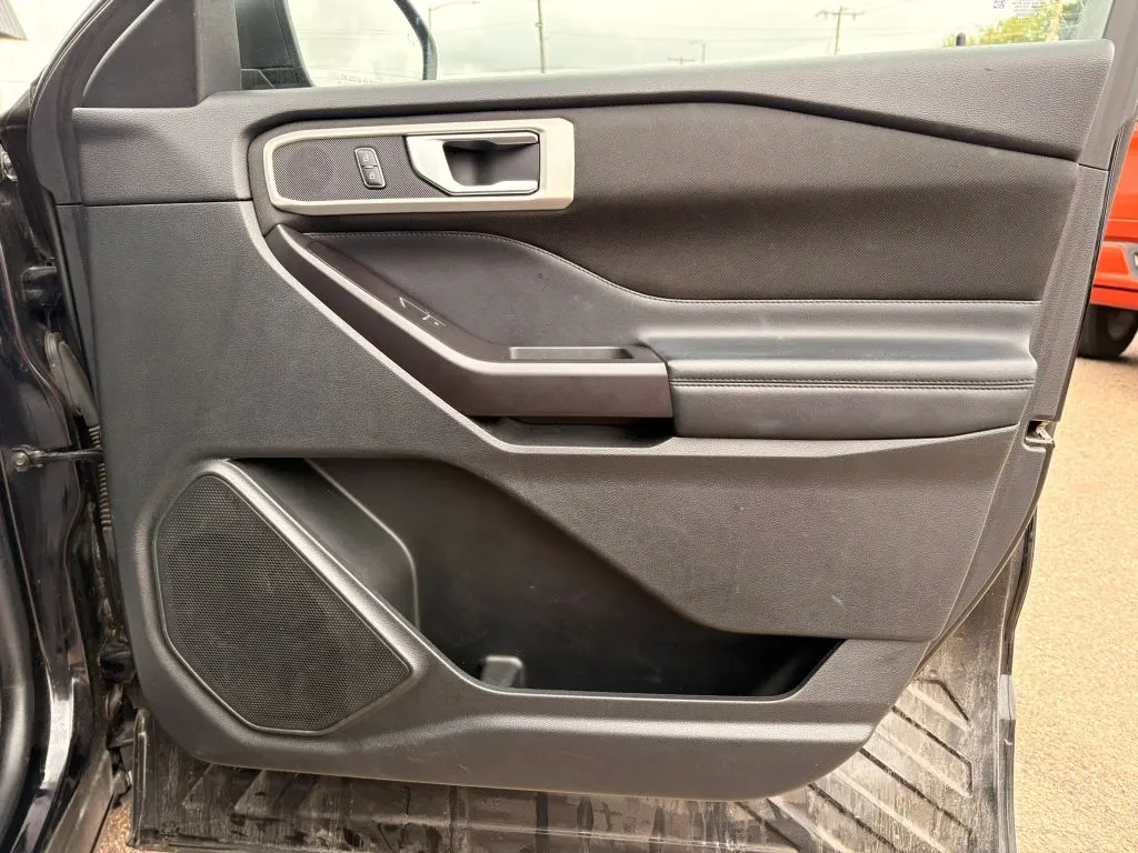 Ford Explorer photo 12