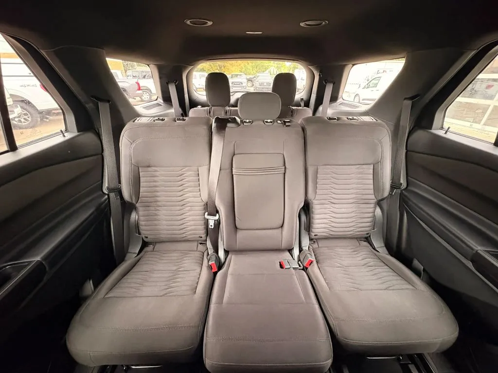 Ford Explorer photo 19
