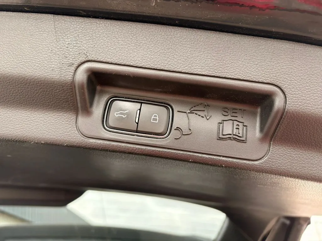 Ford Explorer photo 9