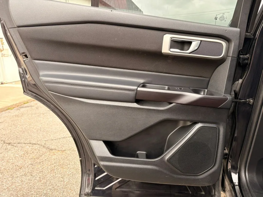 Ford Explorer photo 14