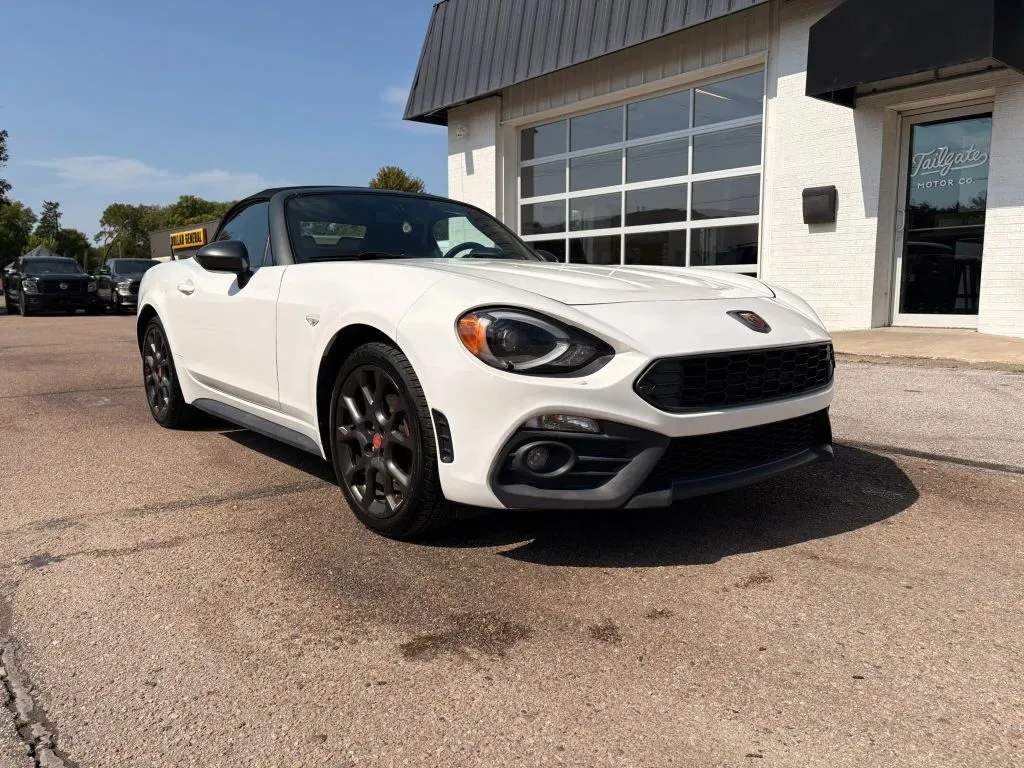 Fiat 124 Spider photo 2