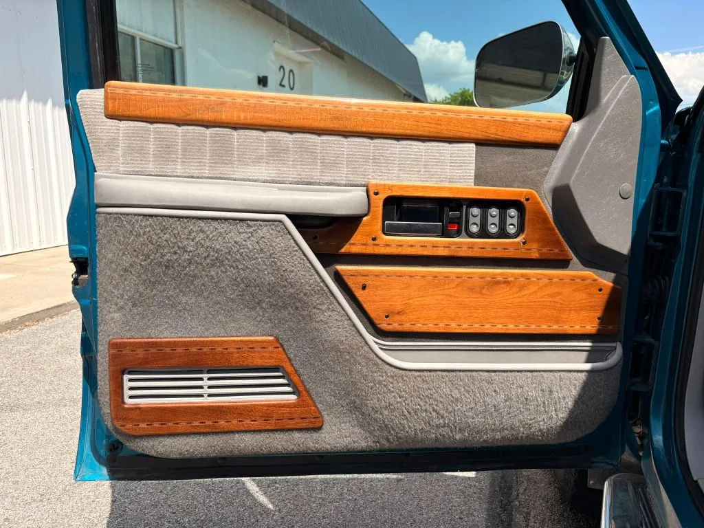 Chevrolet 3500 photo 11