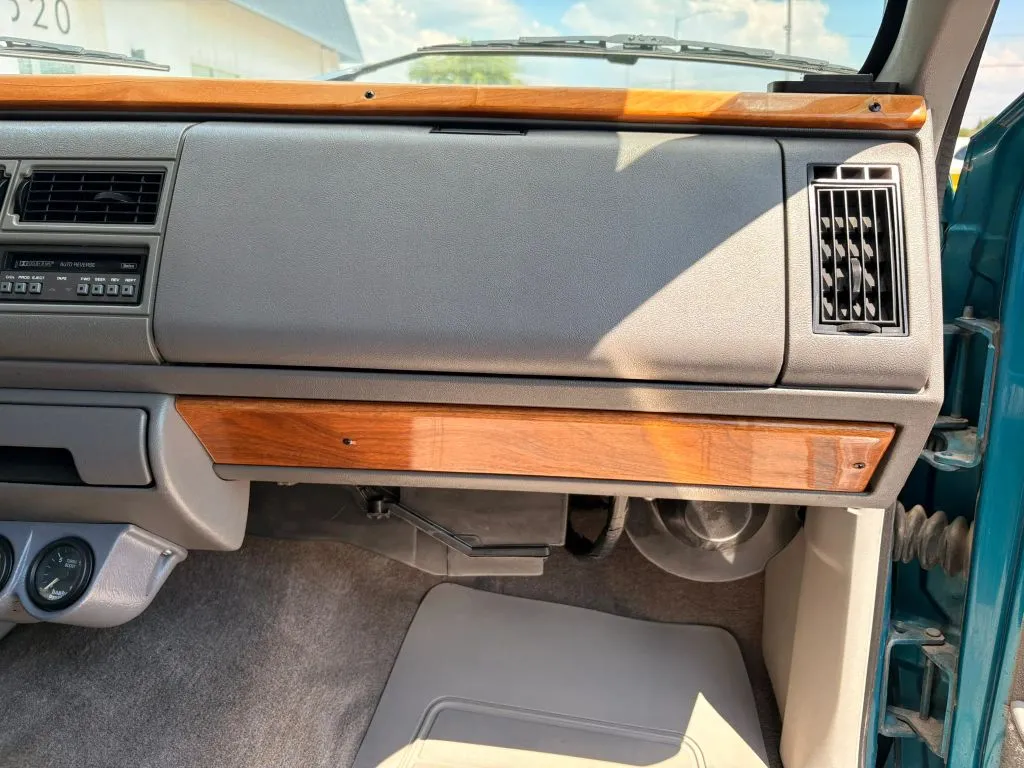 Chevrolet 3500 photo 16