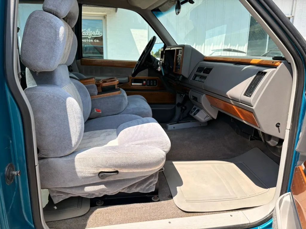 Chevrolet 3500 photo 10