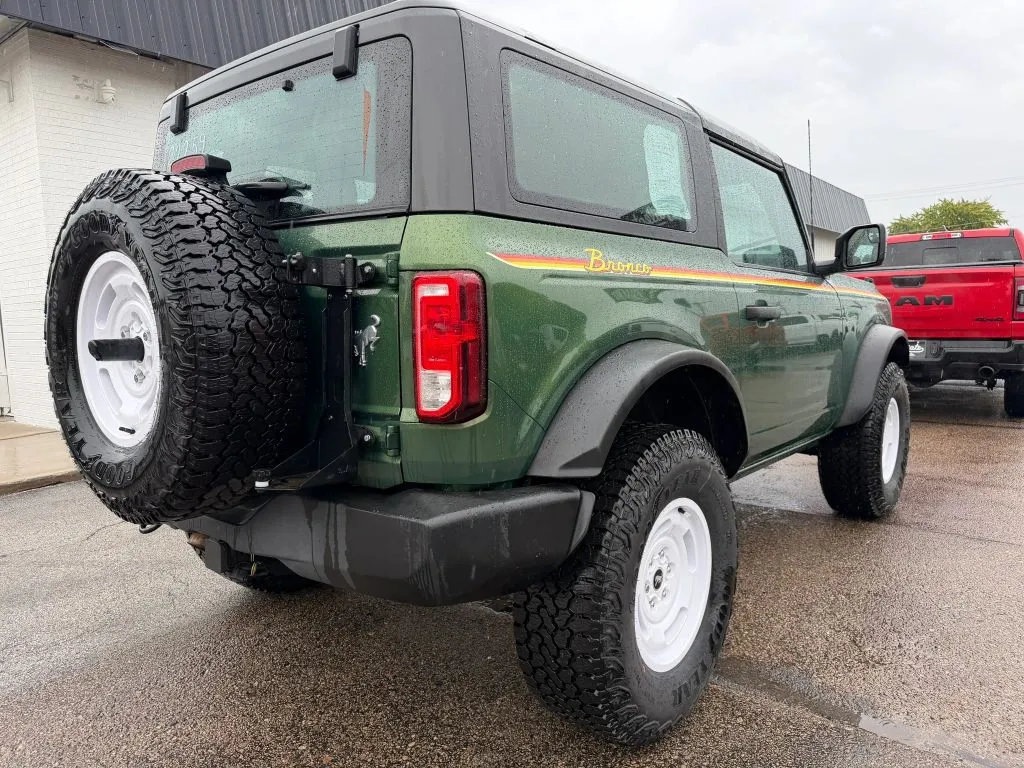 Ford Bronco photo 7