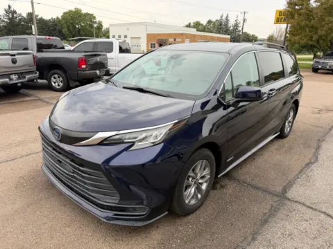 Another view of 2021 Toyota Sienna LE Minivan 4D for sale in Fremont, NE at Tailgate Motor Co. (Fremont North)