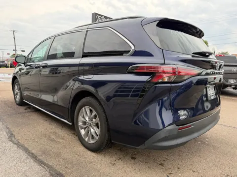 More photos of 2021 Toyota Sienna LE Minivan 4D at Tailgate Motor Co. (Fremont North), NE