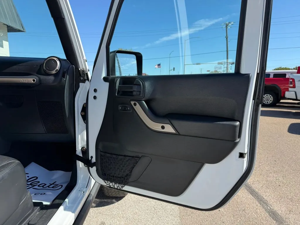 Jeep Wrangler photo 13