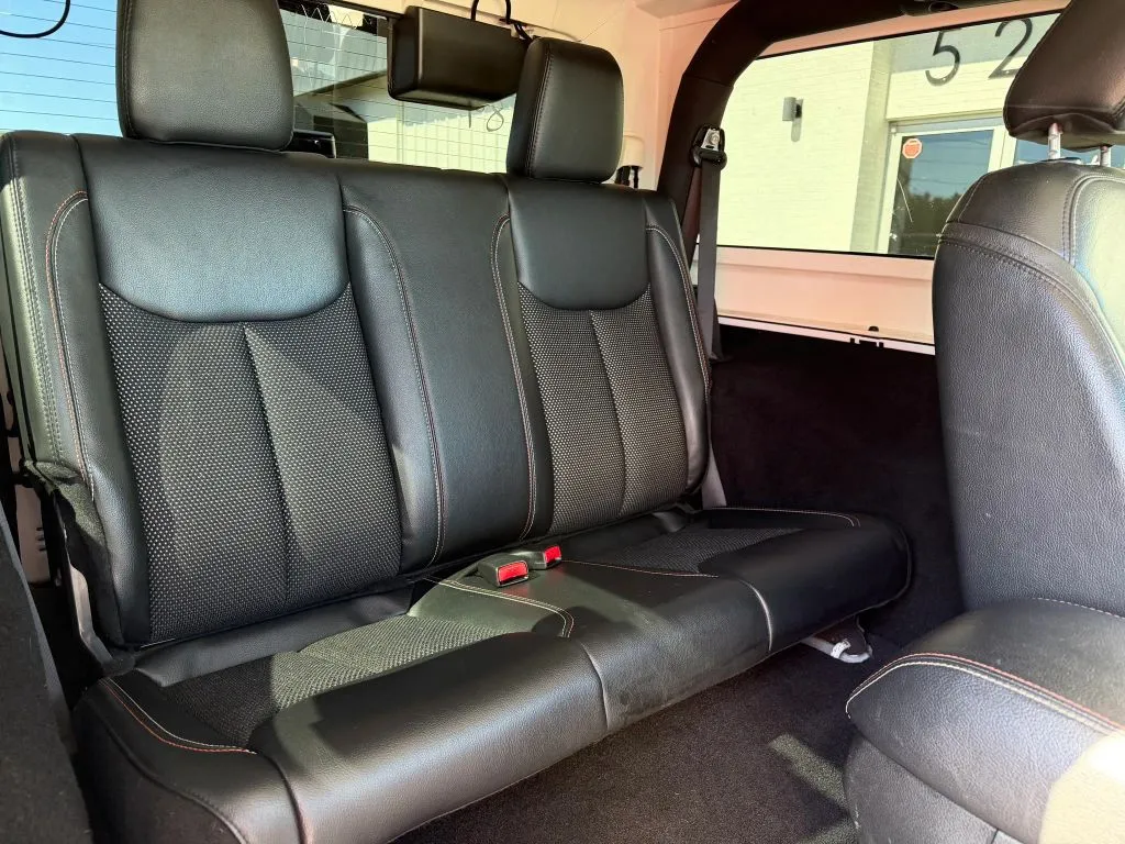 Jeep Wrangler photo 14