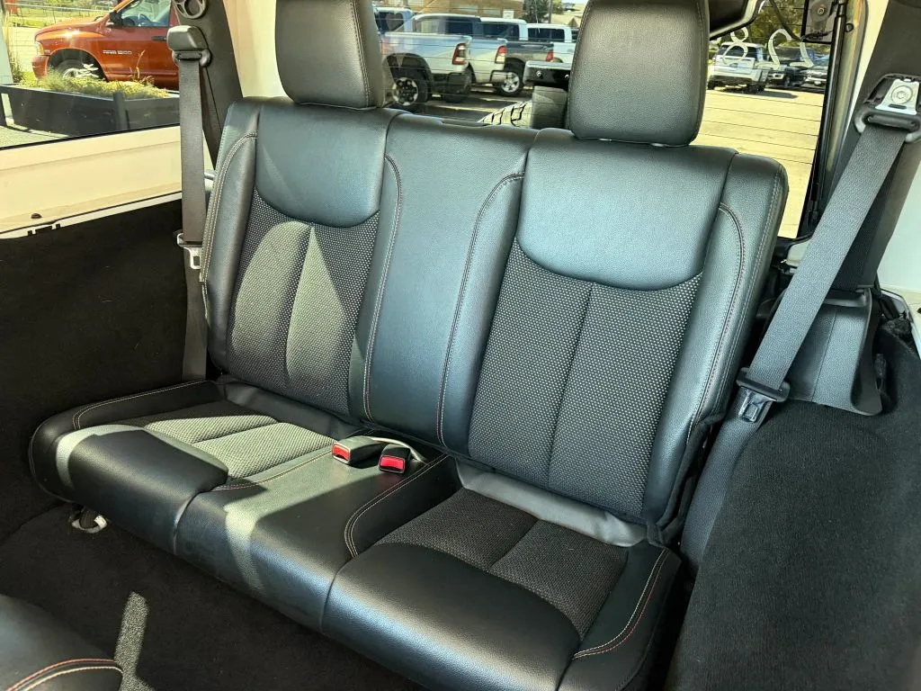 Jeep Wrangler photo 24
