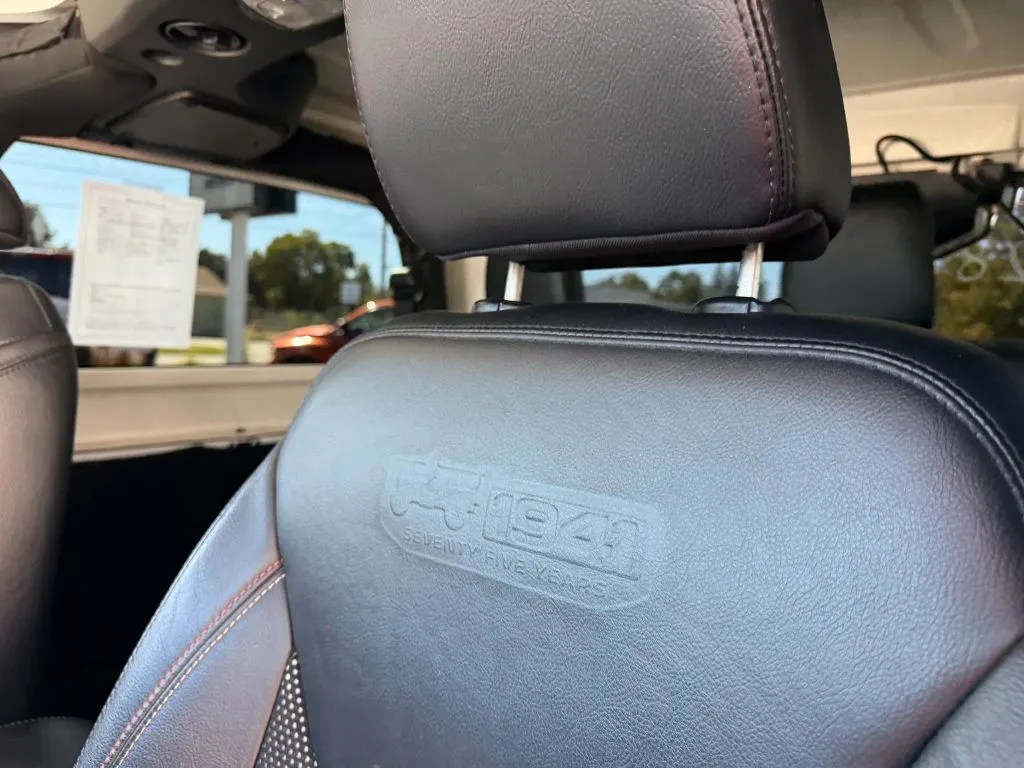 Jeep Wrangler photo 25