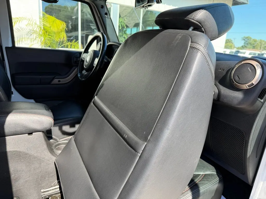 Jeep Wrangler photo 15