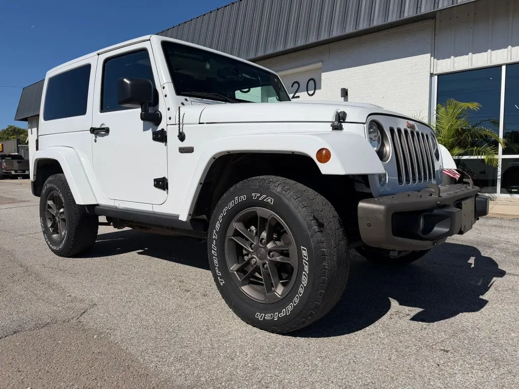 Jeep Wrangler photo 2