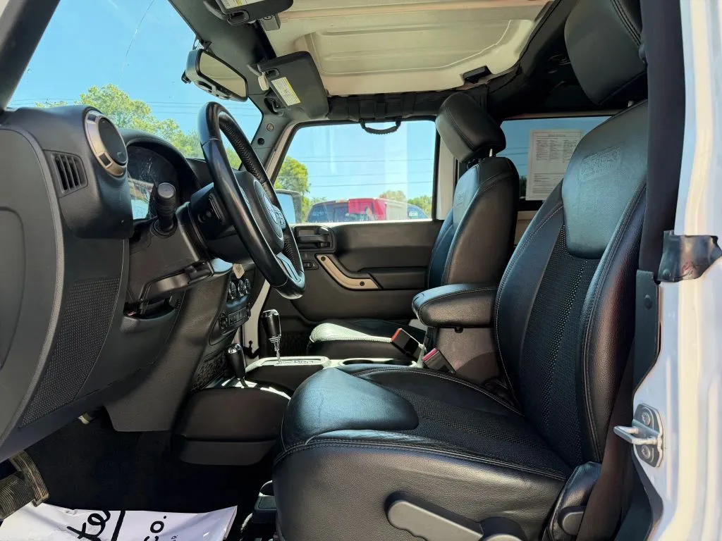 Jeep Wrangler photo 16