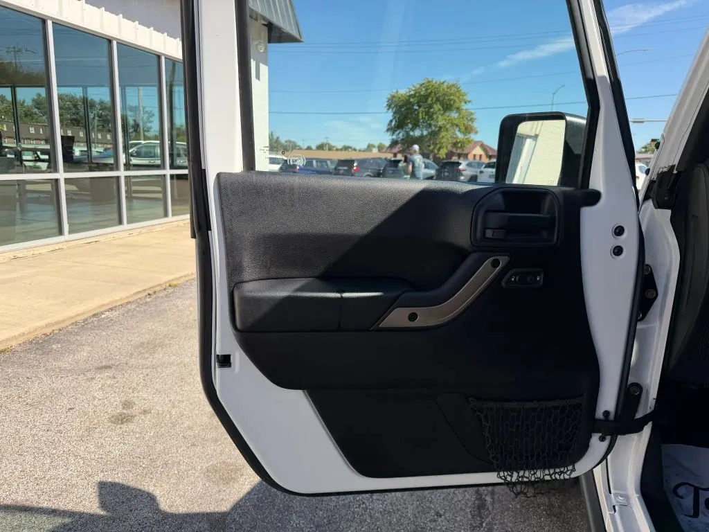 Jeep Wrangler photo 19