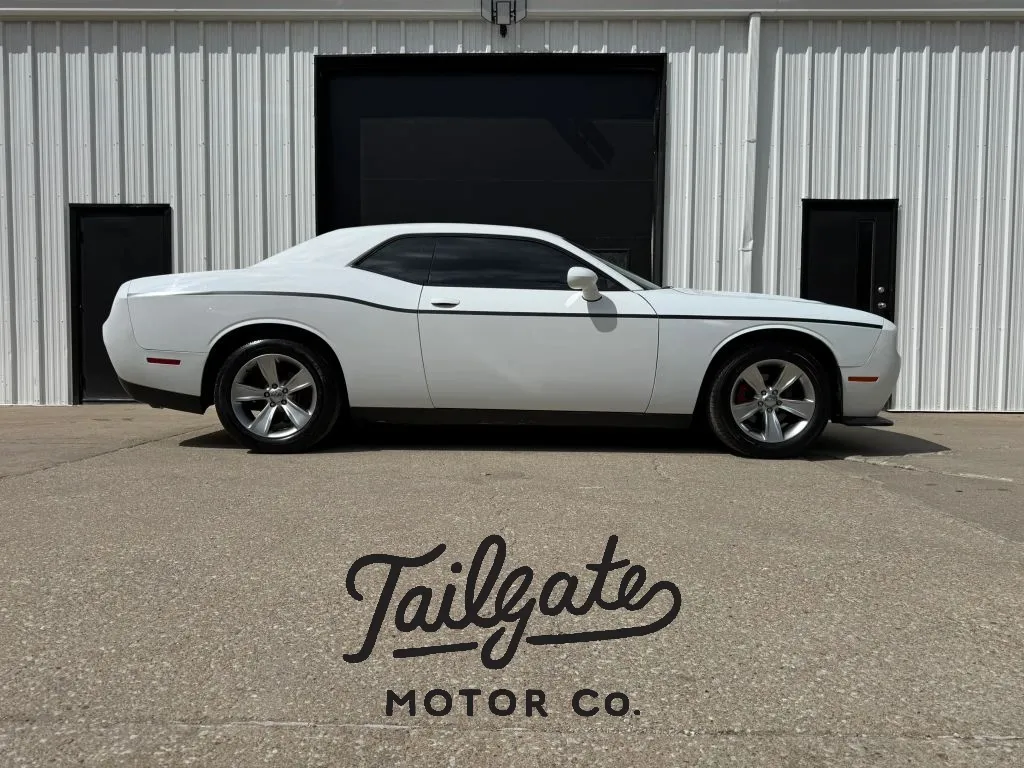 2015 Dodge Challenger SXT's photo