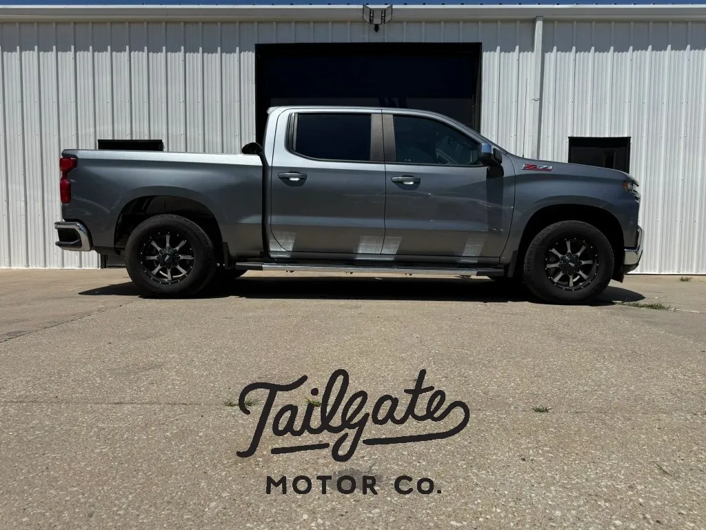 Gray 2019 Chevrolet Silverado 1500 Crew Cab LT Pickup 4D 5 3/4 ft for sale in Wahoo, NE