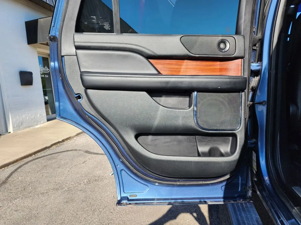 2018 Lincoln Navigator Select - Photo 16