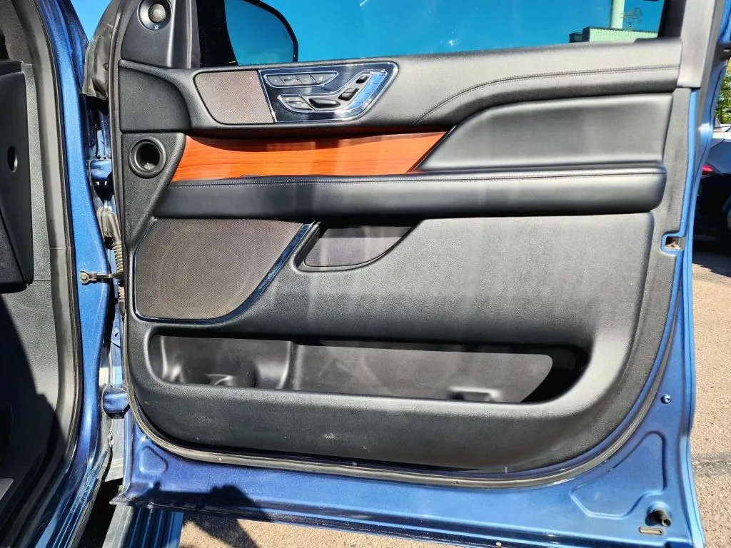 2018 Lincoln Navigator Select - Photo 9