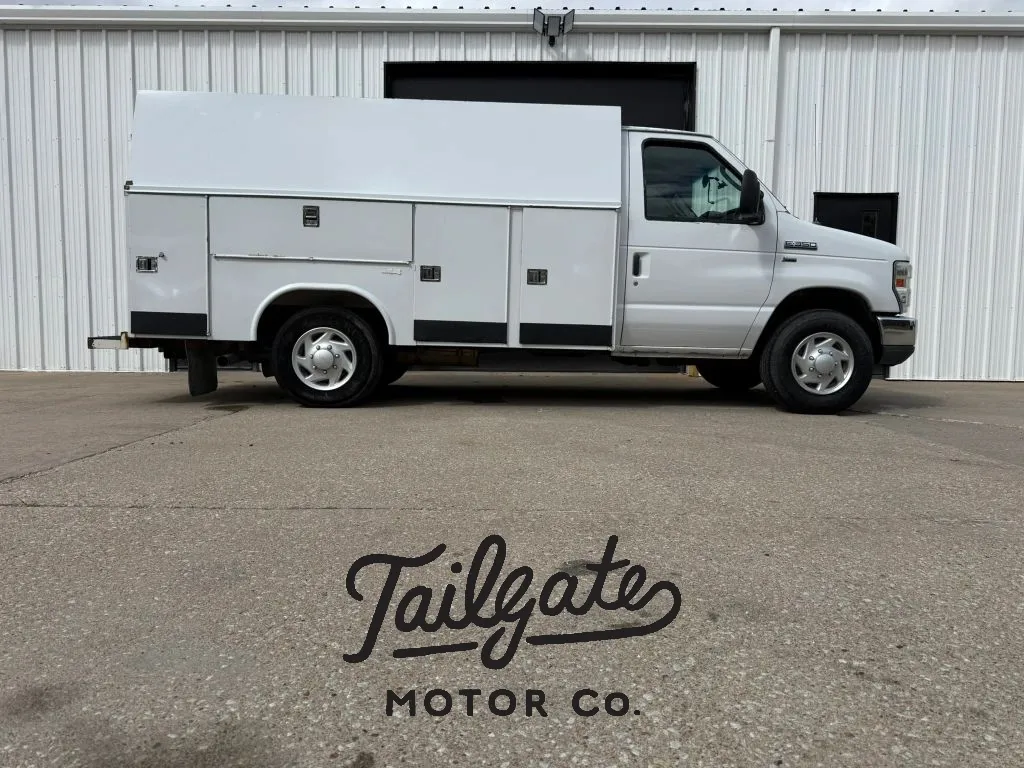 White 2012 Ford E350 Super Duty Cutaway Van Cab-Chassis 2D for sale in Wahoo, NE