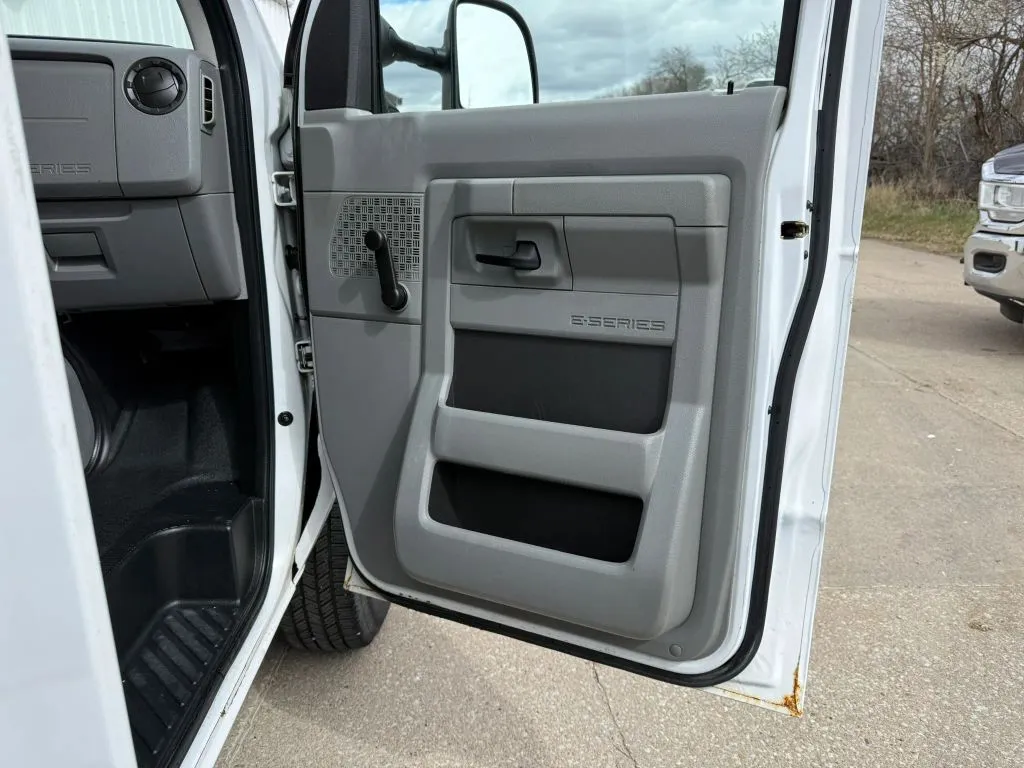 2012 Ford Econoline - Photo 8