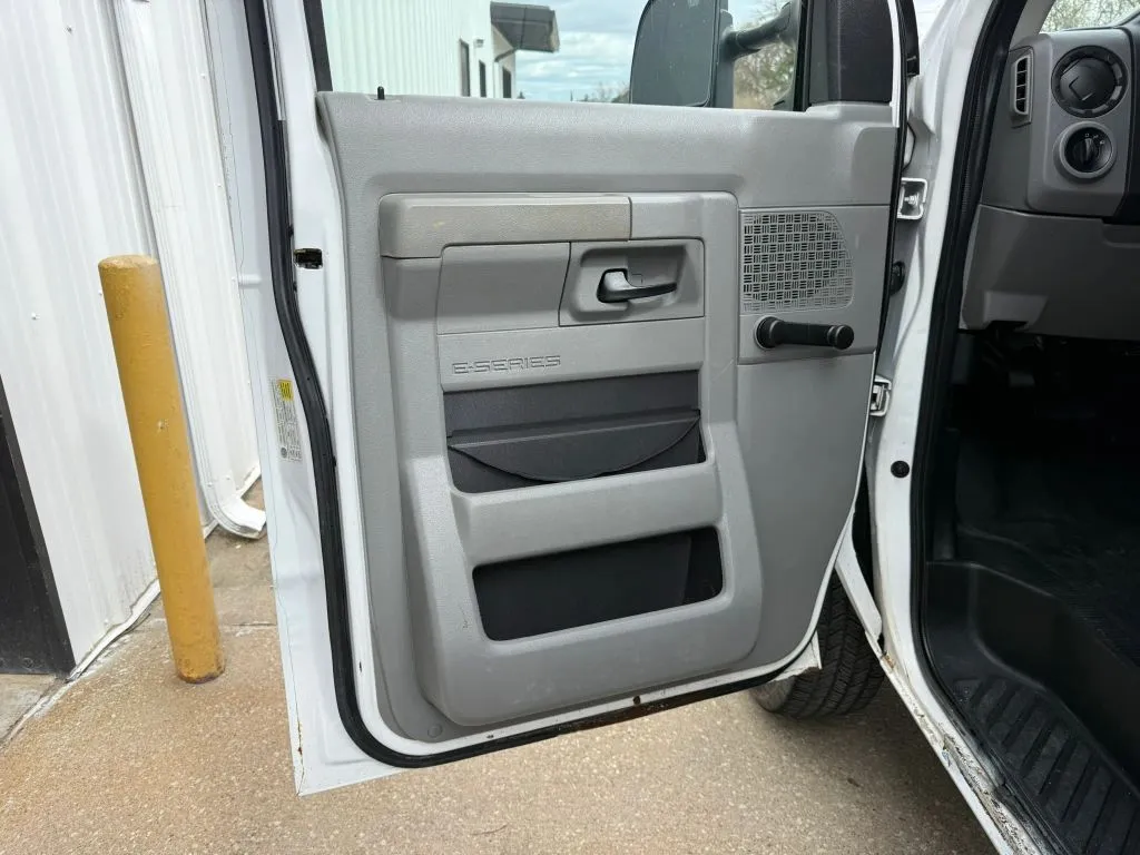 2012 Ford Econoline - Photo 10