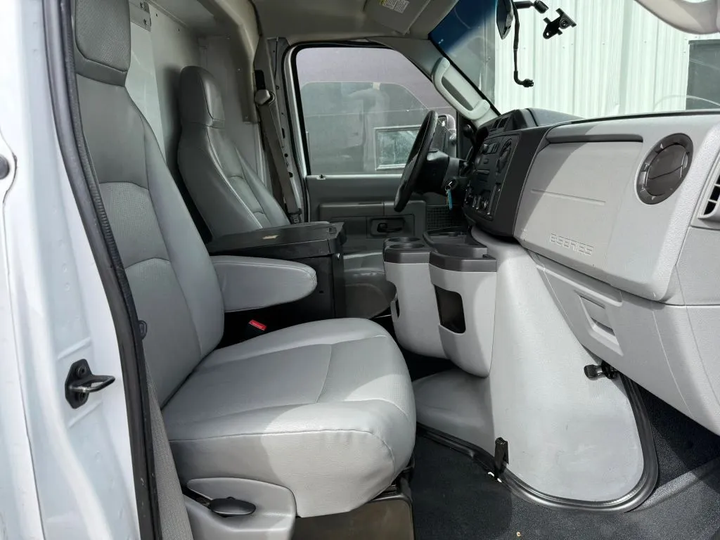 2012 Ford Econoline - Photo 9