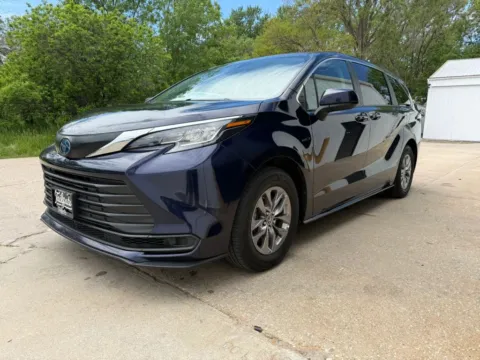 More photos of 2023 Toyota Sienna LE Minivan 4D at Tailgate Motor Co. (Wahoo), NE