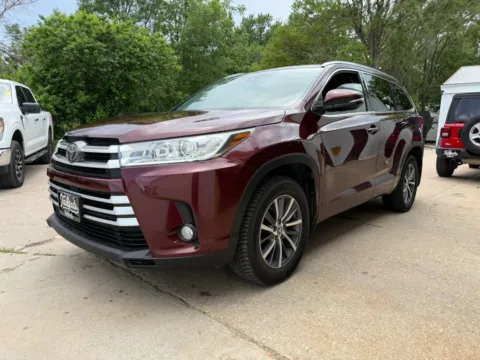 More photos of 2017 Toyota Highlander XLE Sport Utility 4D at Tailgate Motor Co. (Wahoo), NE