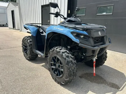 Photos of 2025 Can-am outlander 700 XT for sale in Wahoo, NE at Tailgate Motor Co. (Wahoo)