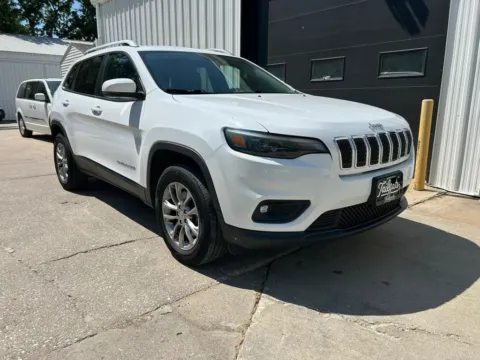 Photos of 2019 Jeep Cherokee Latitude Plus Sport Utility 4D for sale in Wahoo, NE at Tailgate Motor Co. (Wahoo)