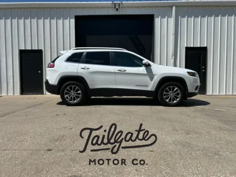 White 2019 Jeep Cherokee Latitude Plus Sport Utility 4D for sale in Wahoo, NE