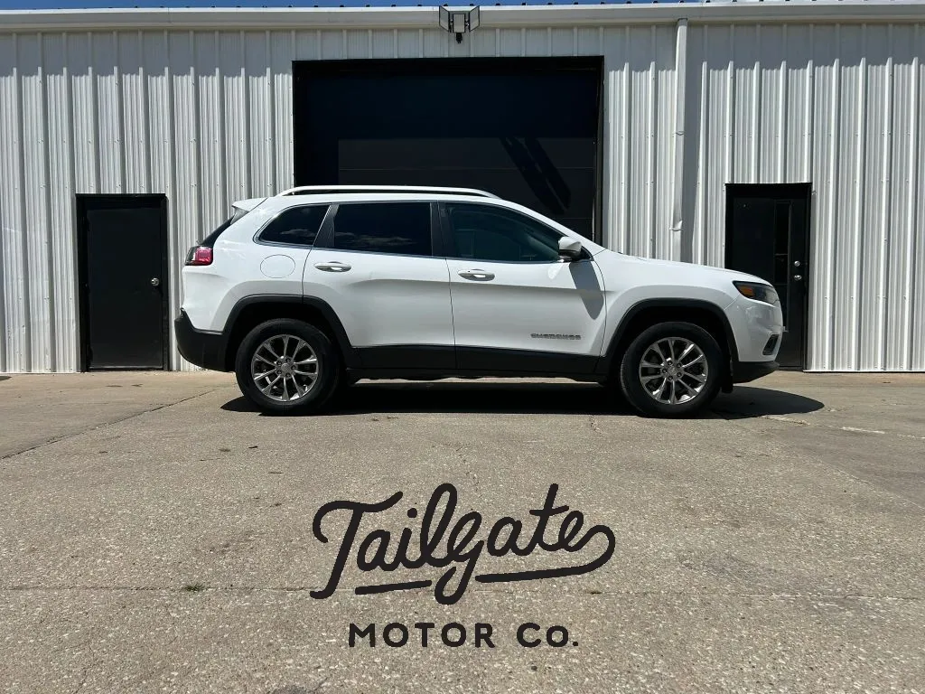 White 2019 Jeep Cherokee Latitude Plus Sport Utility 4D for sale in Wahoo, NE