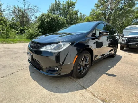 More photos of 2018 Chrysler Pacifica Limited Minivan 4D at Tailgate Motor Co. (Wahoo), NE